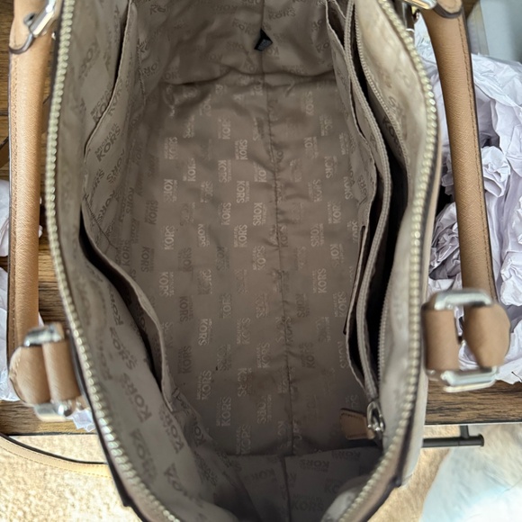 Michael Kors Purse - Picture 4 of 4